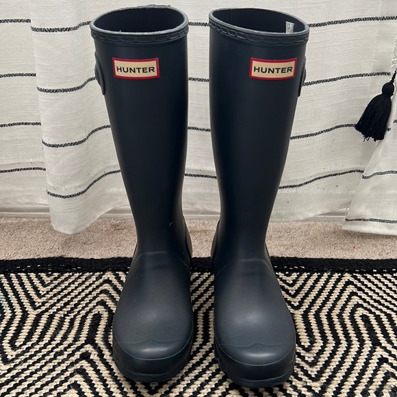 Navy blue Hunter rain boots - Picture 1 of 6